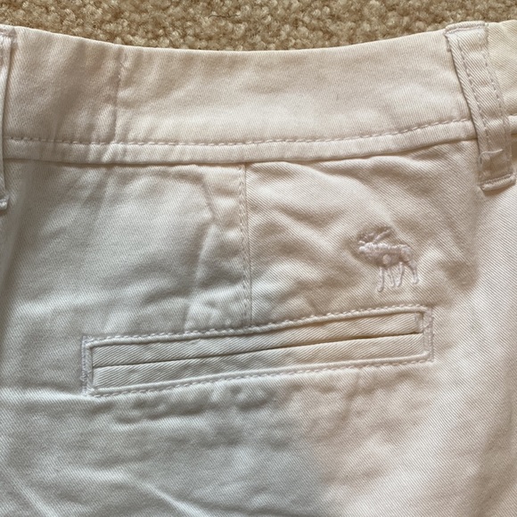 SOLD Abercrombie white shorts - Picture 6 of 7